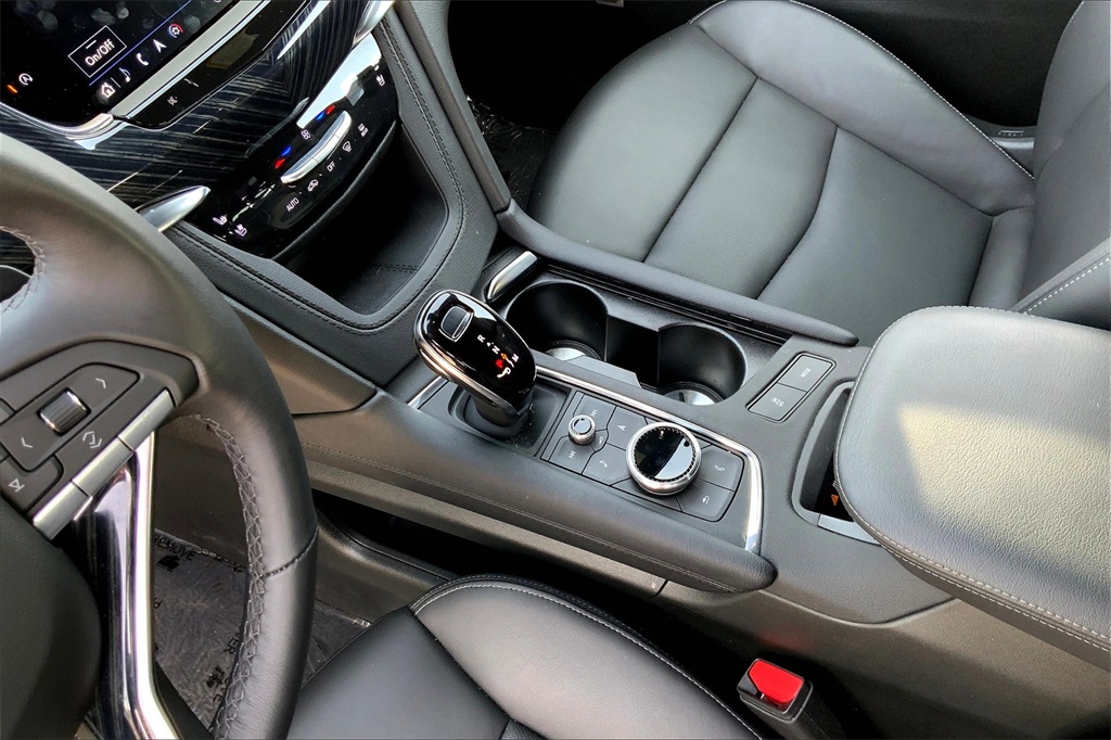 Vehicle image 10 of 35