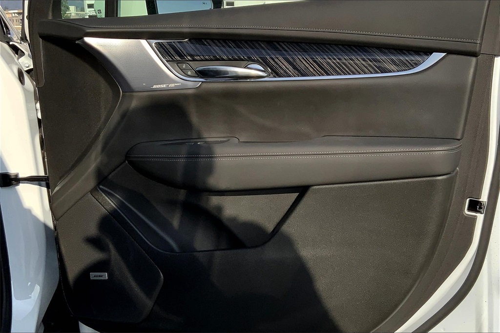 Vehicle image 33 of 35