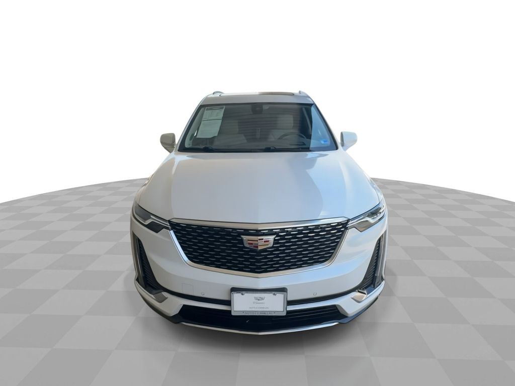 2024 Cadillac XT6 Premium Luxury Image 3 of 35