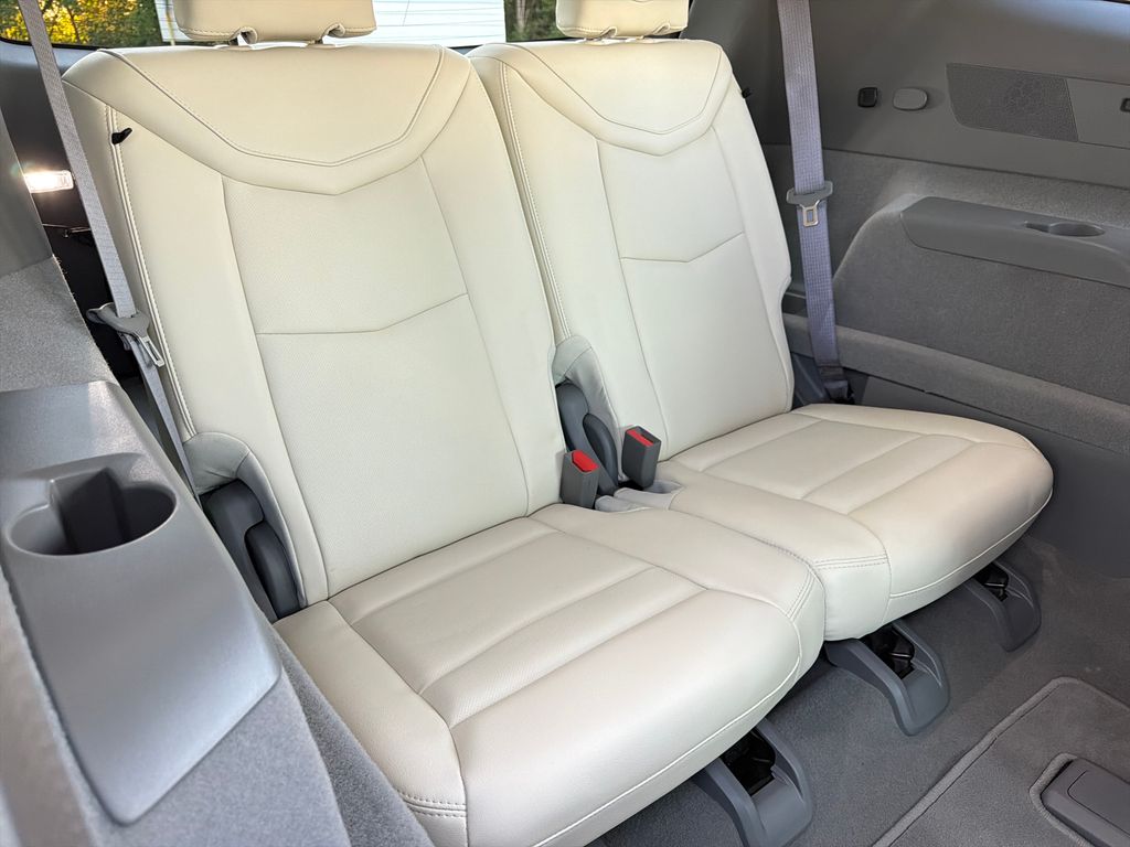 2024 Cadillac XT6 Premium Luxury Image 14 of 45