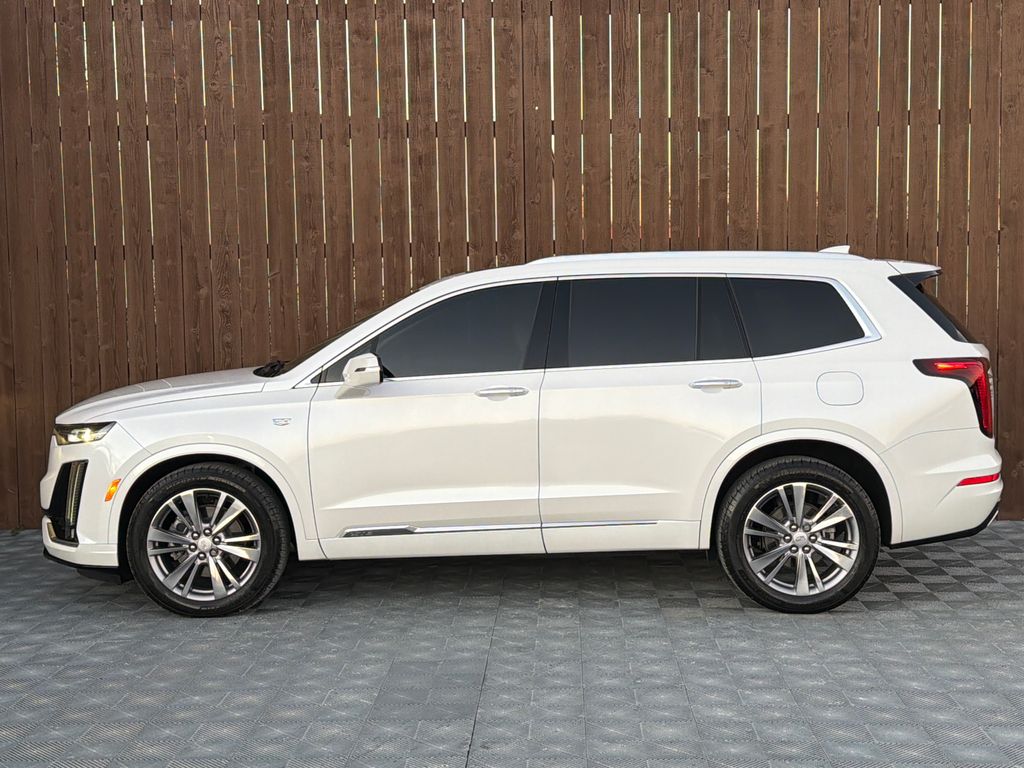 2024 Cadillac XT6 Premium Luxury Image 6 of 45