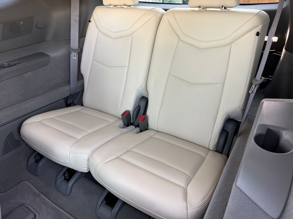 2024 Cadillac XT6 Premium Luxury Image 17 of 45