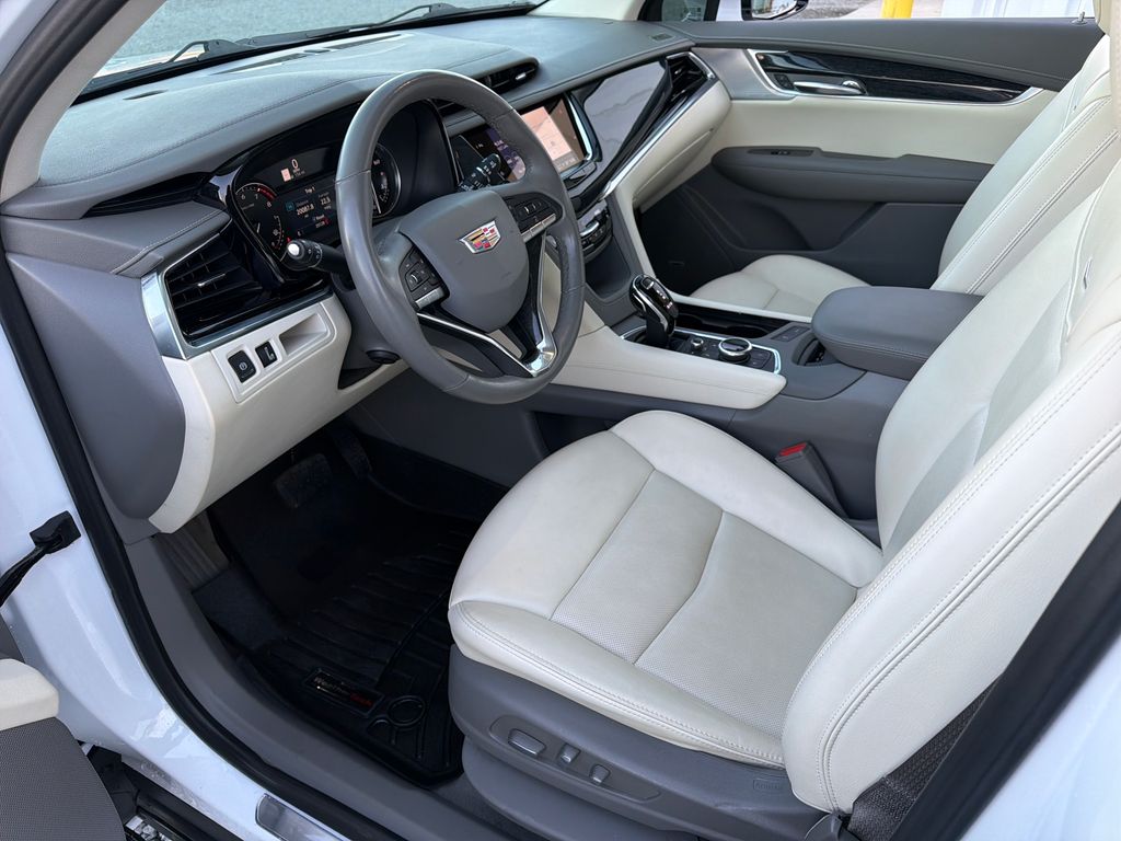 2024 Cadillac XT6 Premium Luxury Image 19 of 45