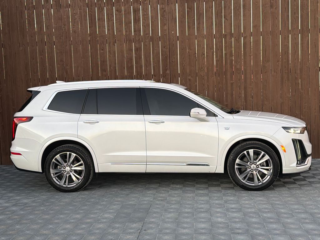 2024 Cadillac XT6 Premium Luxury Image 4 of 45