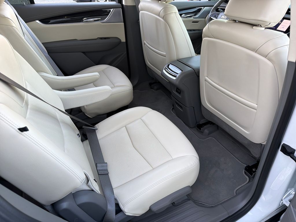 2024 Cadillac XT6 Premium Luxury Image 13 of 45