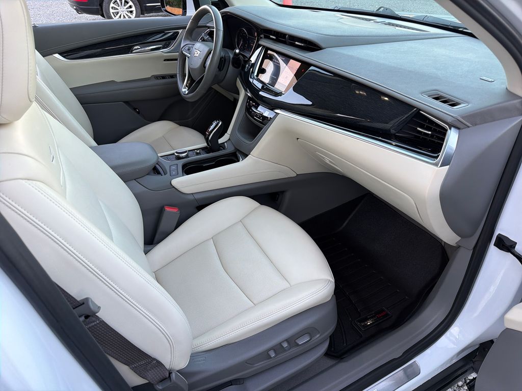 2024 Cadillac XT6 Premium Luxury Image 42 of 45