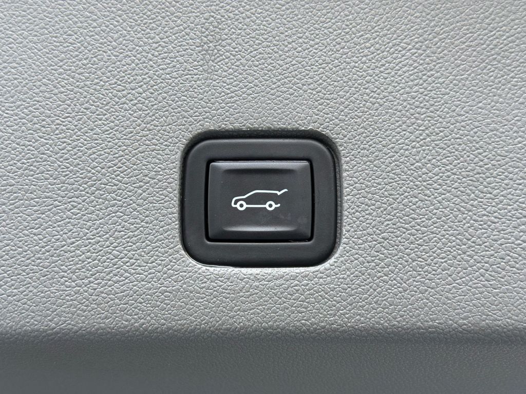 2024 Cadillac XT6 Premium Luxury Image 41 of 45