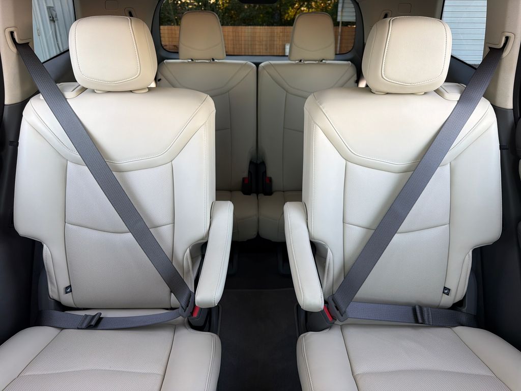 2024 Cadillac XT6 Premium Luxury Image 16 of 45