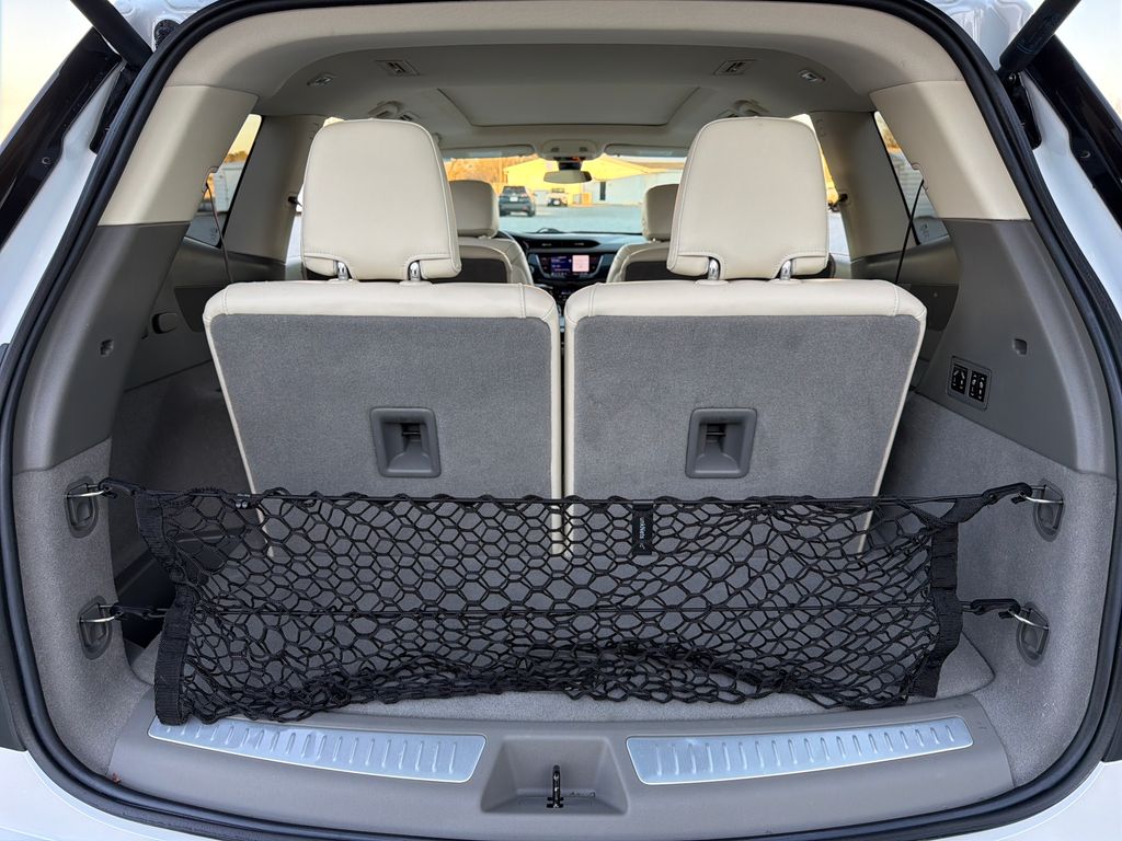 2024 Cadillac XT6 Premium Luxury Image 10 of 45