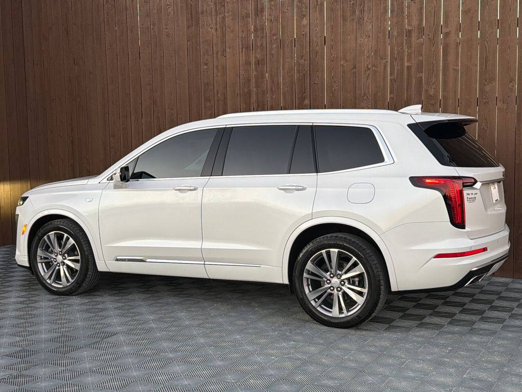 2024 Cadillac XT6 Premium Luxury Image 5 of 45