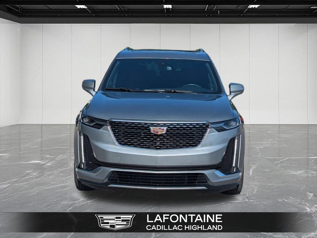 2024 Cadillac XT6 Premium Luxury Image 3 of 34