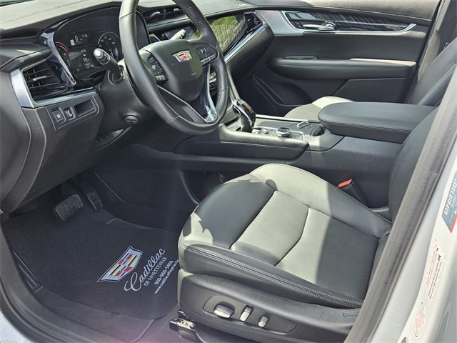 Vehicle image 9 of 32