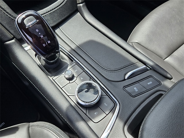 Vehicle image 24 of 32