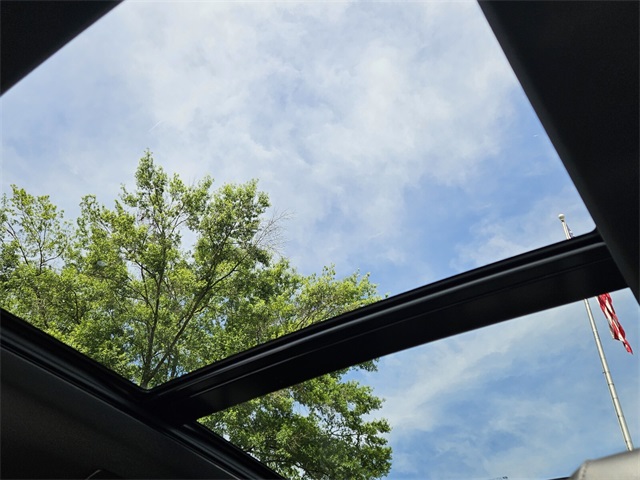 Vehicle image 12 of 32