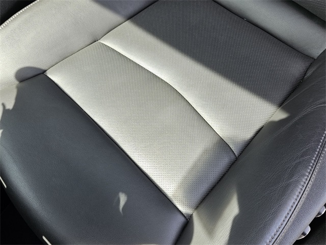 Vehicle image 11 of 32