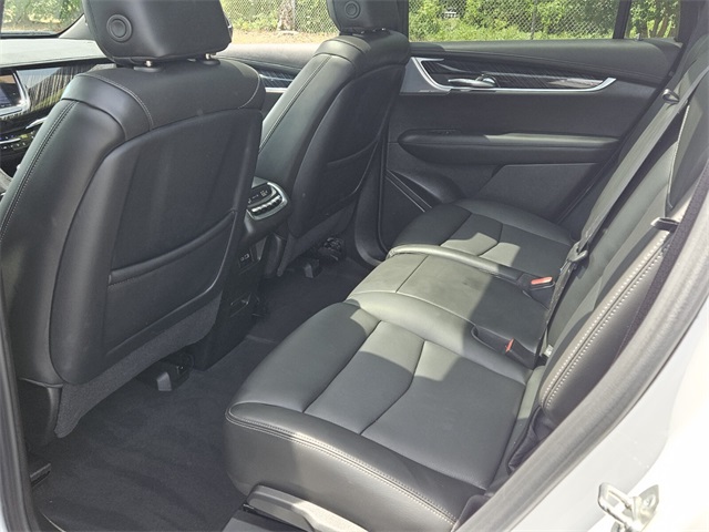 Vehicle image 13 of 32