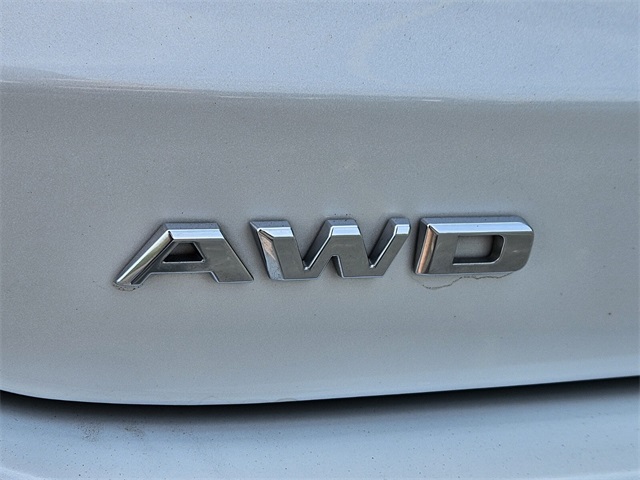 Vehicle image 15 of 32