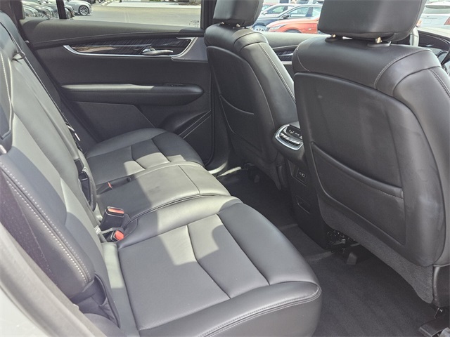 Vehicle image 21 of 32