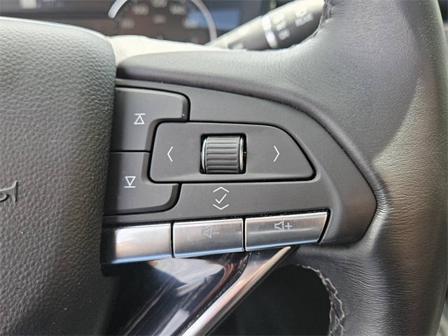 Vehicle image 28 of 32