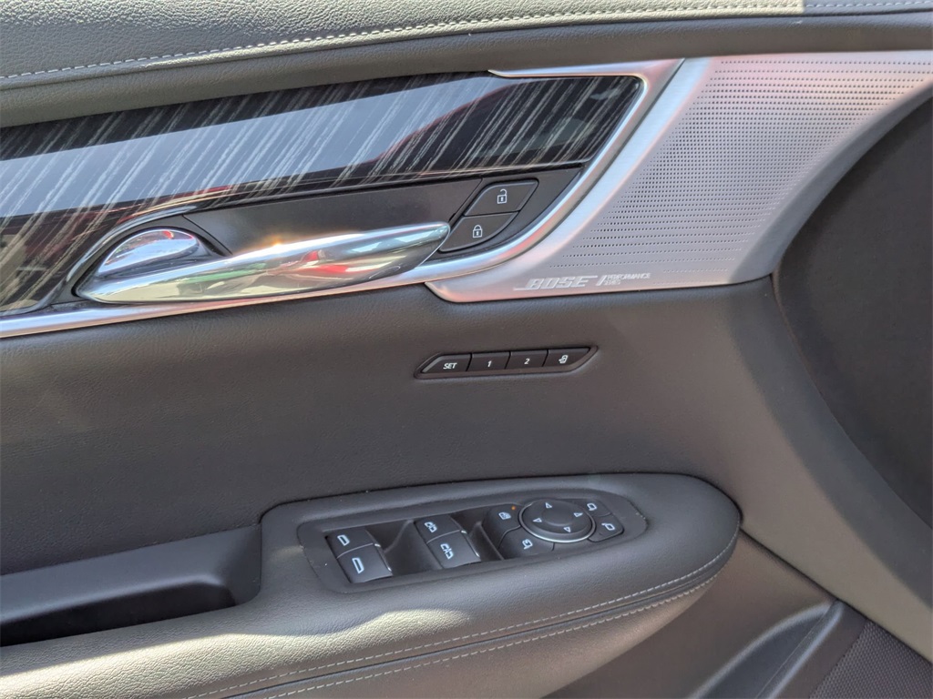 Vehicle image 14 of 31