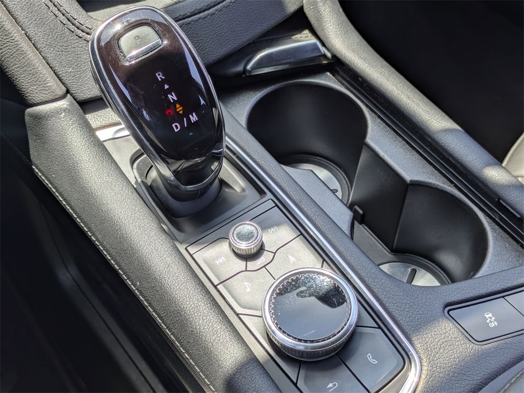 Vehicle image 23 of 31
