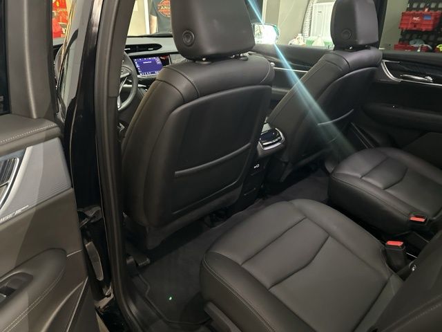 Vehicle image 18 of 32