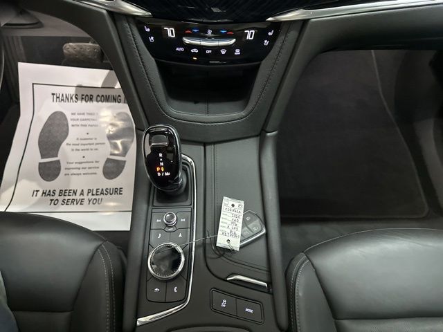 Vehicle image 23 of 32