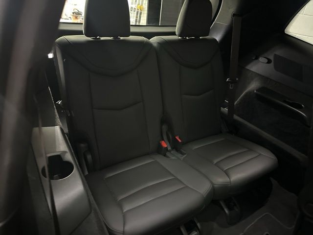 Vehicle image 16 of 32