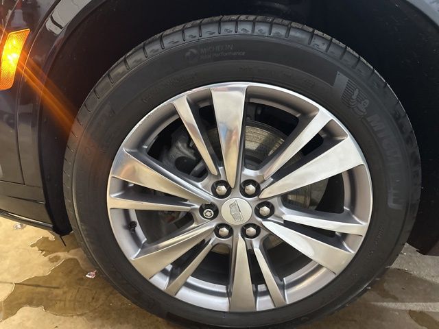 Vehicle image 9 of 32