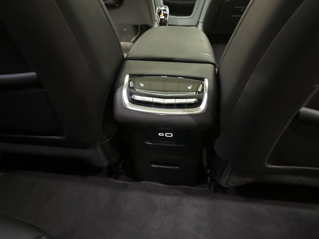 Vehicle image 31 of 32