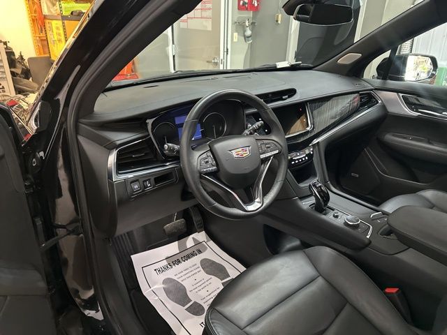 Vehicle image 21 of 32