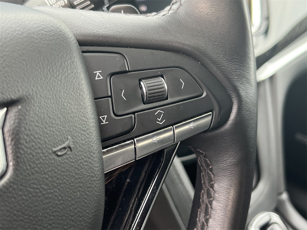 Vehicle image 22 of 31