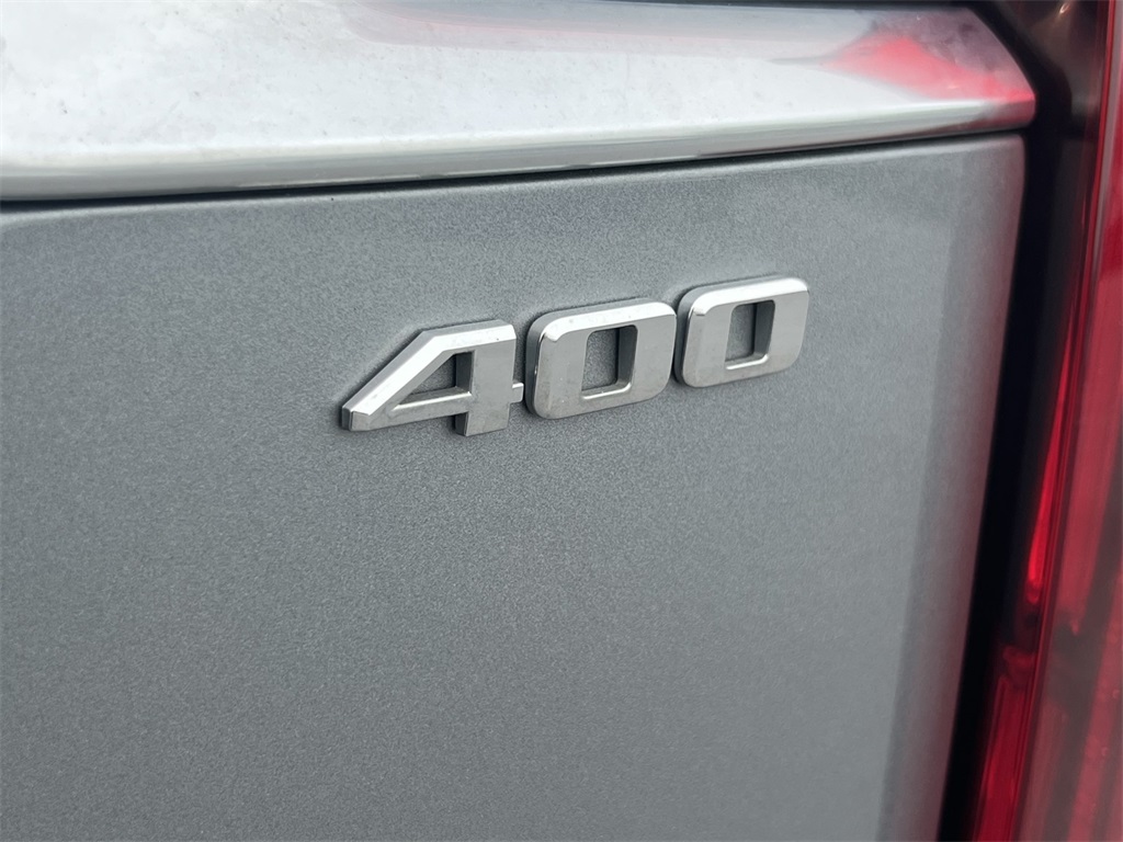 Vehicle image 17 of 31
