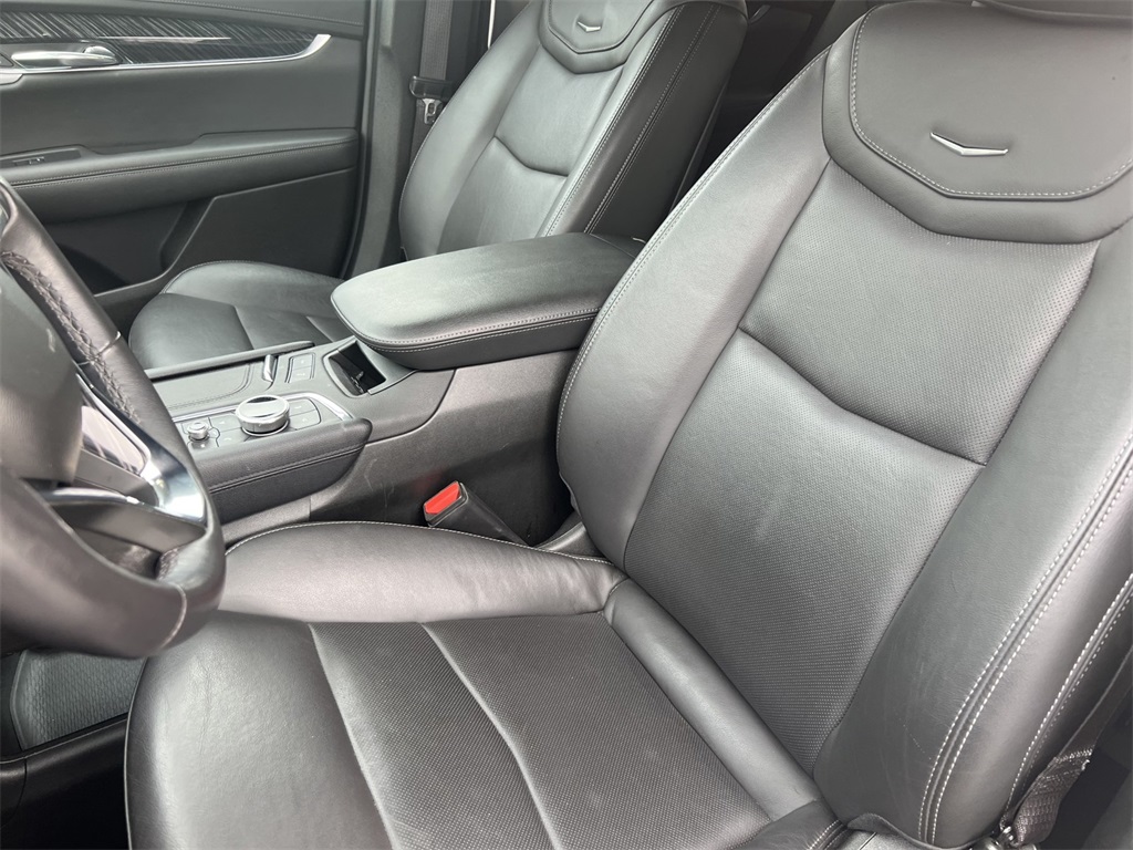 Vehicle image 10 of 31