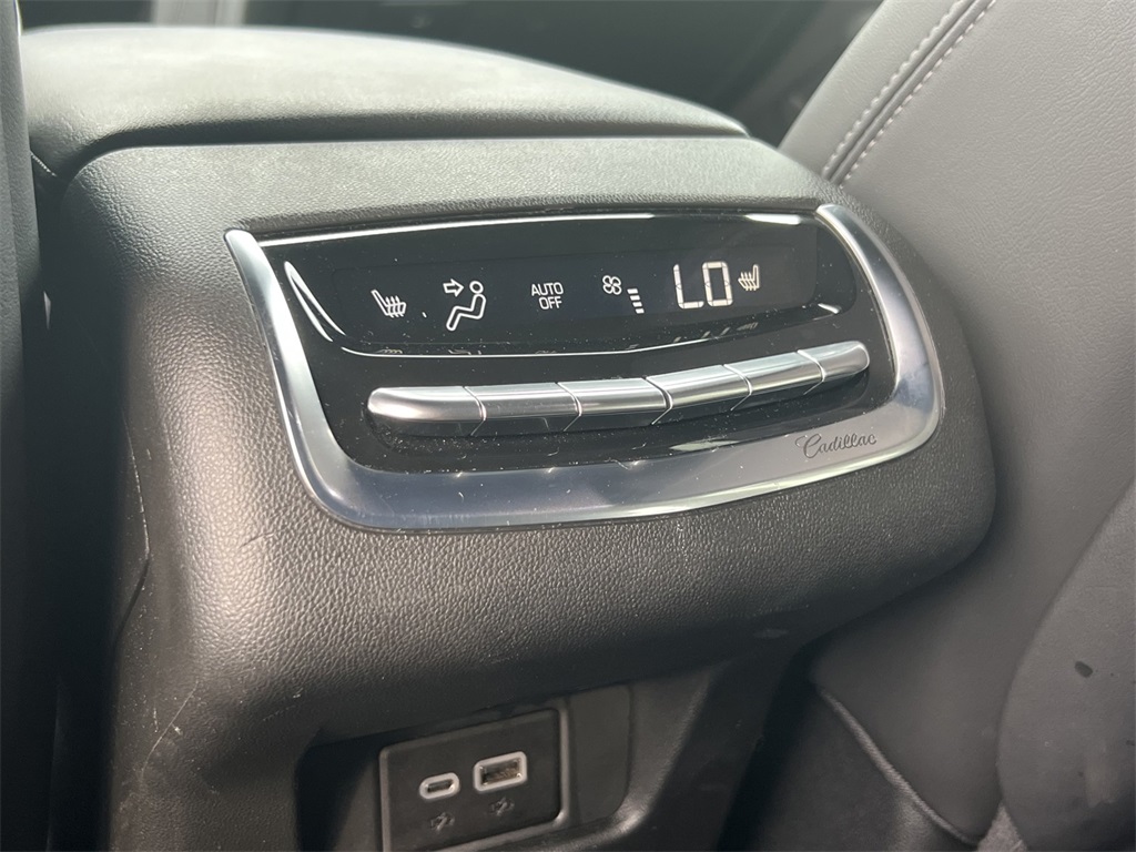 Vehicle image 13 of 31