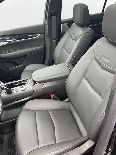 Vehicle image 13 of 19