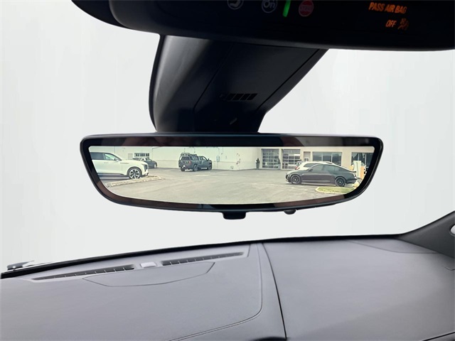 Vehicle image 17 of 19