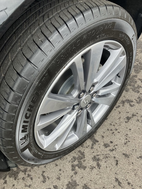 Vehicle image 9 of 19