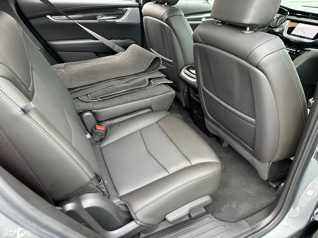 Vehicle image 34 of 42