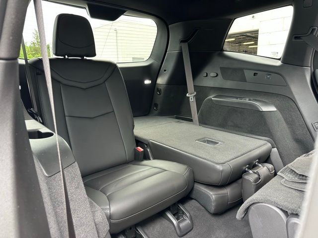 Vehicle image 33 of 42