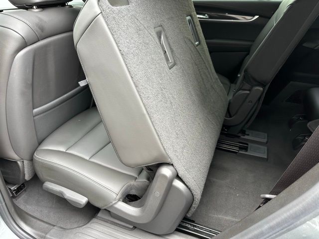 Vehicle image 27 of 42