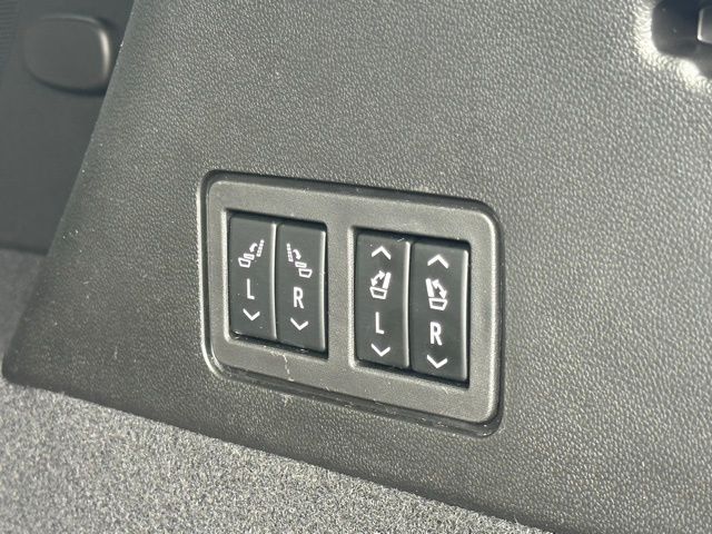Vehicle image 31 of 42