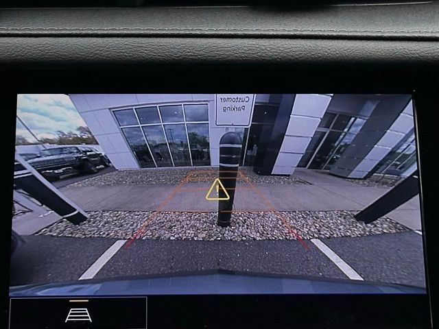 Vehicle image 17 of 42