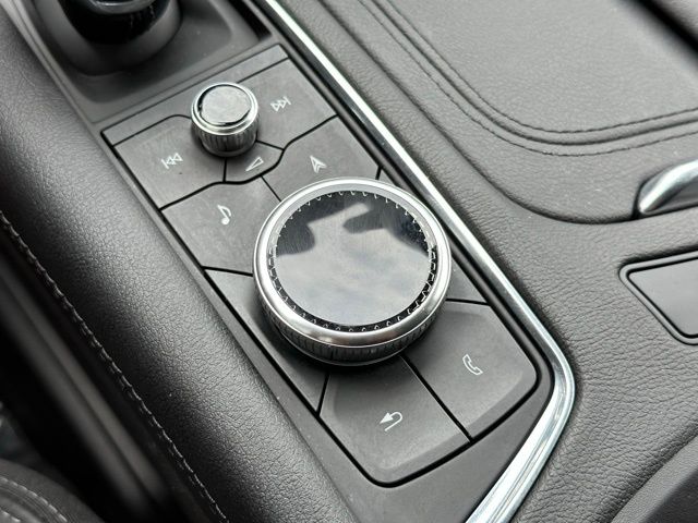 Vehicle image 23 of 42