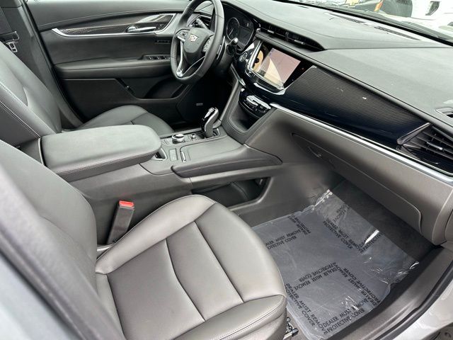 Vehicle image 37 of 42