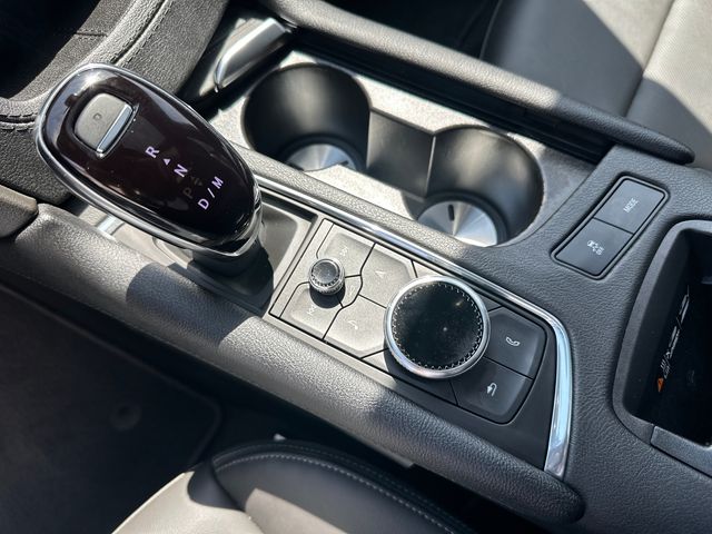 Vehicle image 28 of 30
