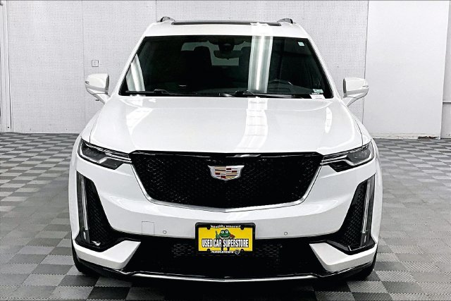 2024 Cadillac XT6 Sport Image 2 of 44