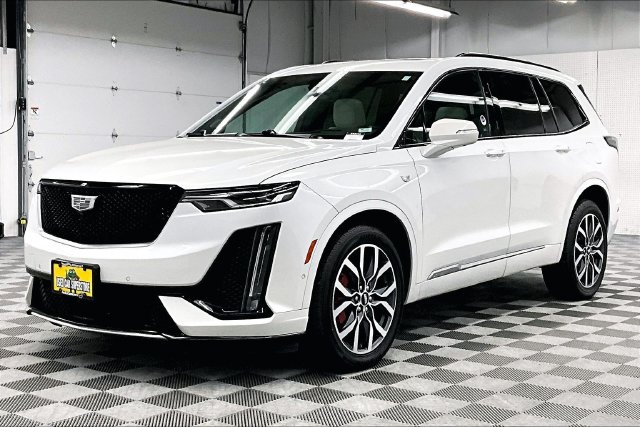 2024 Cadillac XT6 Sport Image 1 of 44