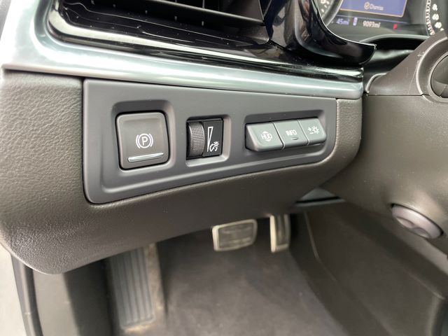 Vehicle image 28 of 45