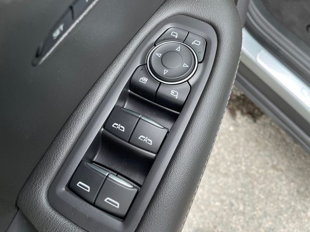 Vehicle image 26 of 45